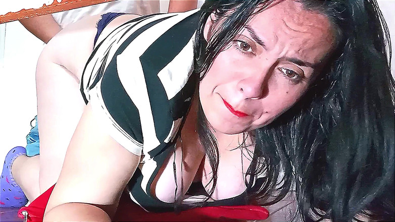 BBW Kelly Mom: I Found My Stepmother Trapped Under the Bed.