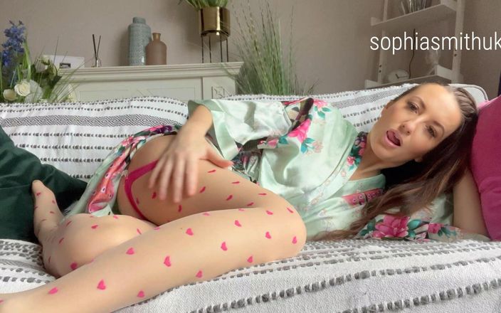 SophiaSmithUK: Silk gown y medias la masturbación