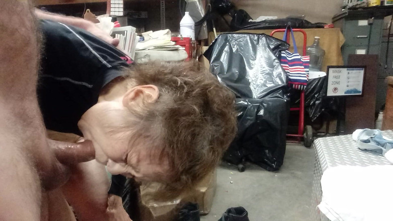 Cock Sucking Granny: Бабуся любить смоктати член щодня