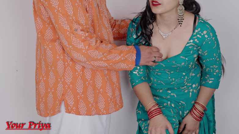 Your Priya: Caliente suegro trabajando con el pie y la mano
