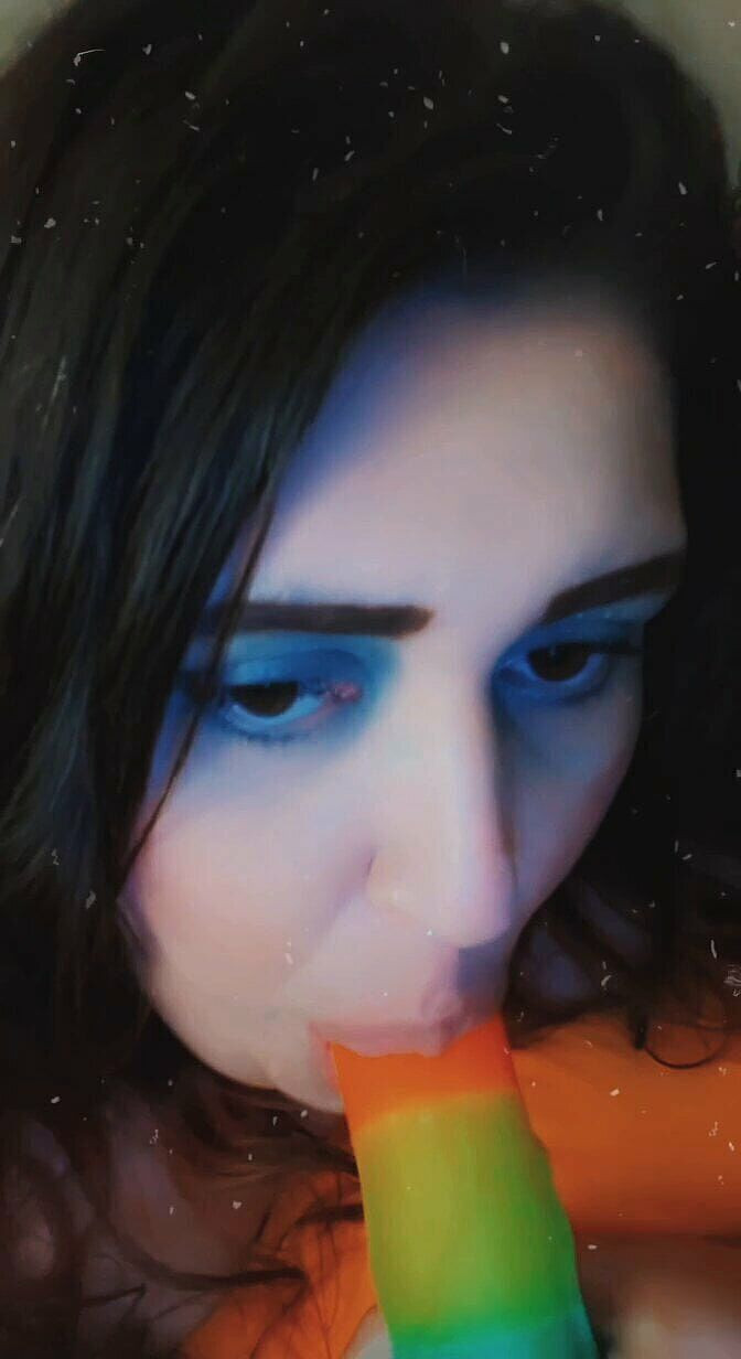Nikki Danzig: SSBBW troia succhia dildo