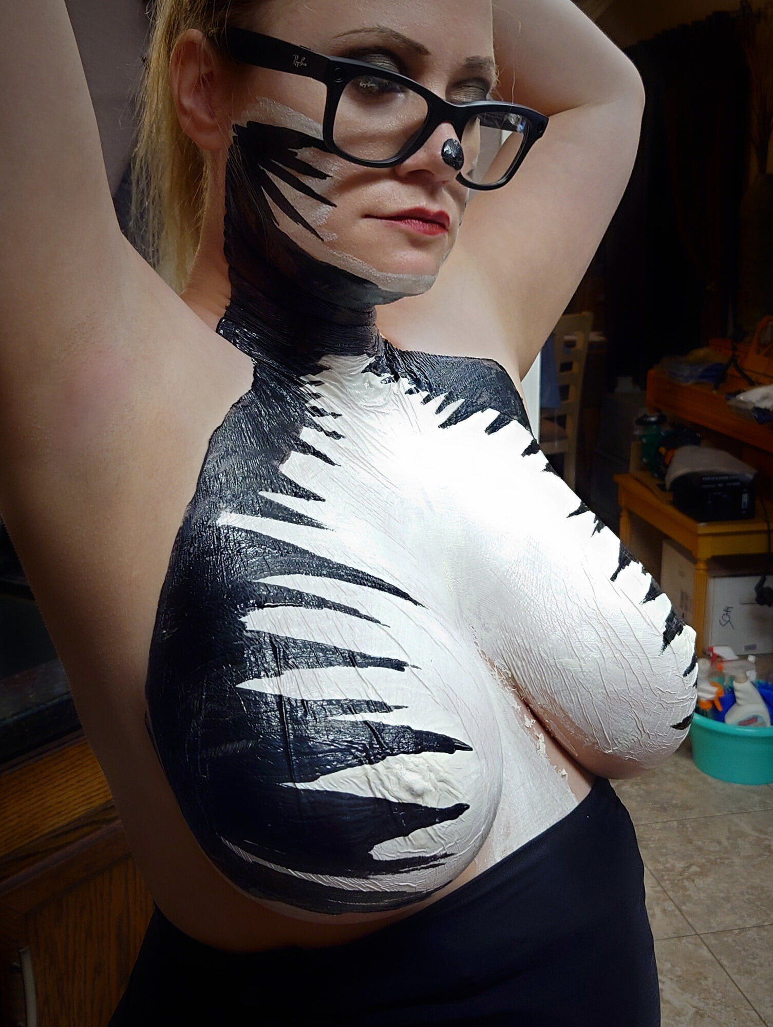Halloween körperfarbe teaser! (nicht nackt)