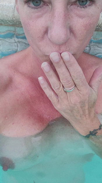 Ich liebe es, nackt zu schwimmen!