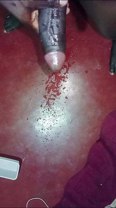 Nacht abspritzen und sperma auf dem boden
