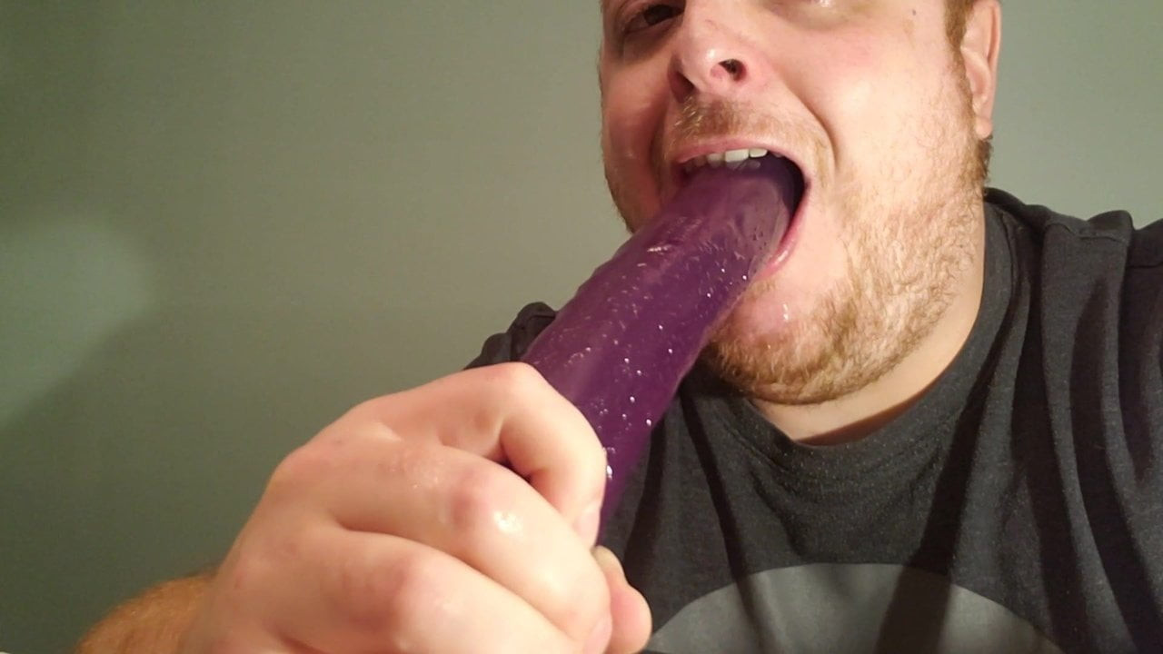Tief in die Kehle, Dildo