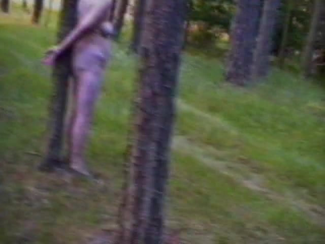 Maggie in Wald-Bondage