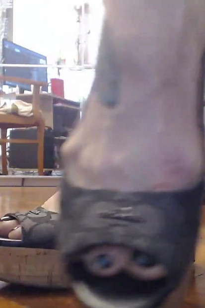 Füße in Wedgies