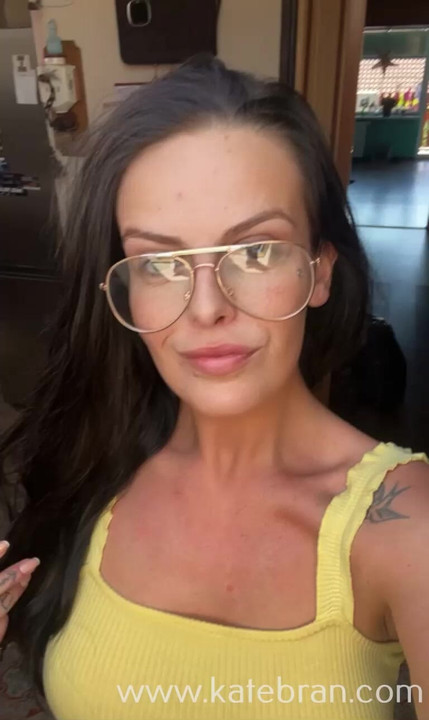 Willst du ein guter und gehorsamer junge für mami sein?