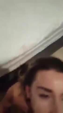 Bull bringt Ehefrau zum Kommen und gibt ihr eine Gesichtsbesamung