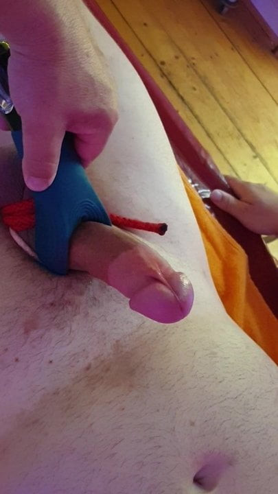 Cum Control bei einem twink mit großem Schwanz