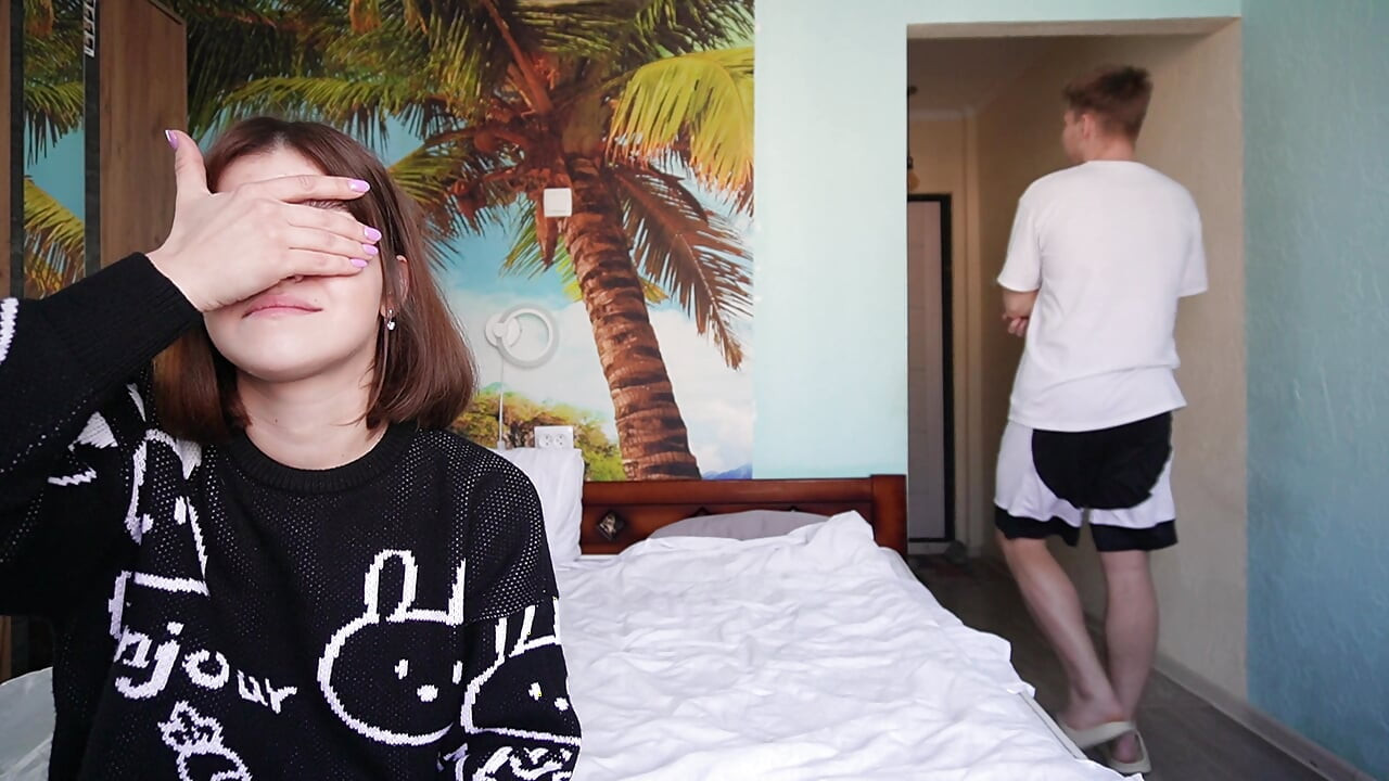 Beliebtes Online-Spiel verwandelt sich während des Vlogs in Sex zwischen Stiefbruder und Stiefschwester