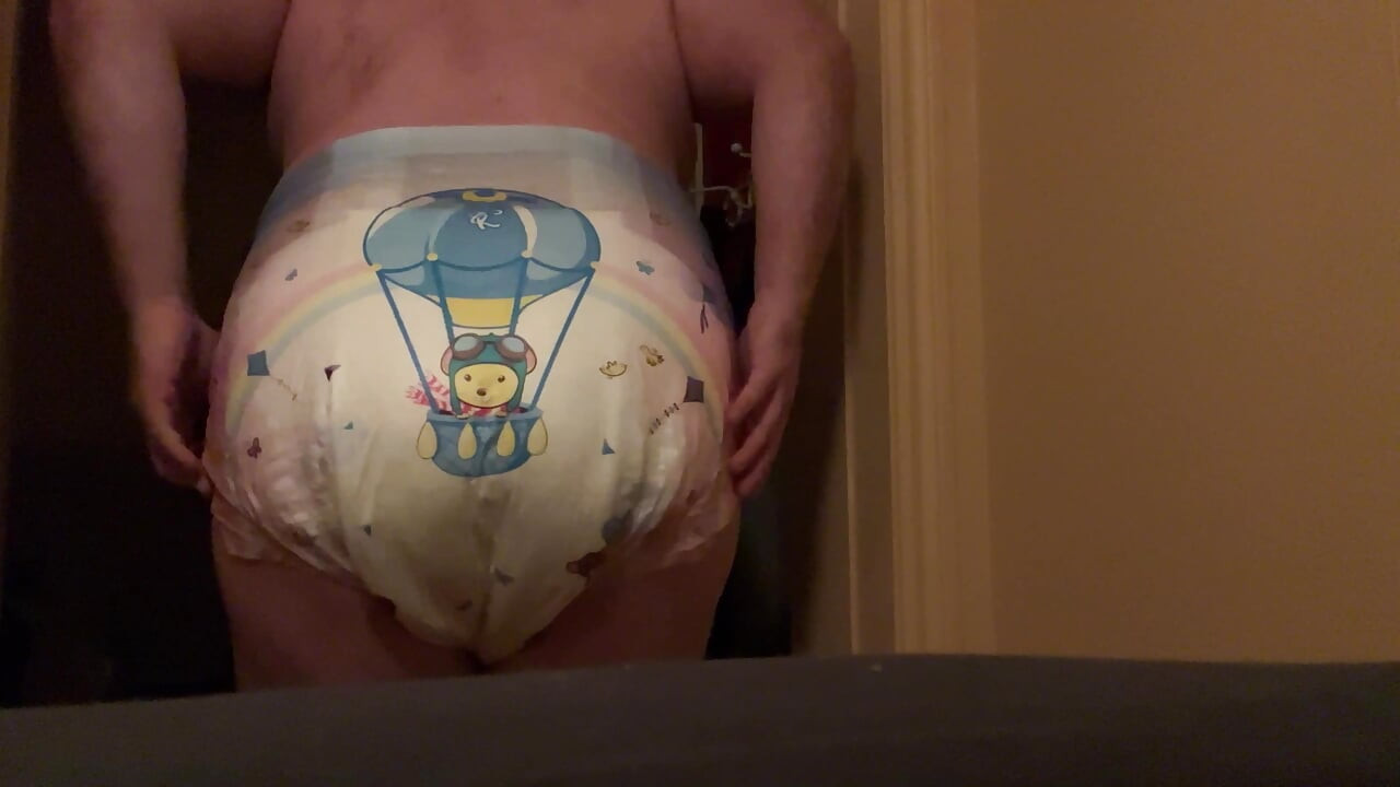 Probier es mit neuen hinteren windeln und snapsuit mit einem riesigen plug in meinem arsch aus