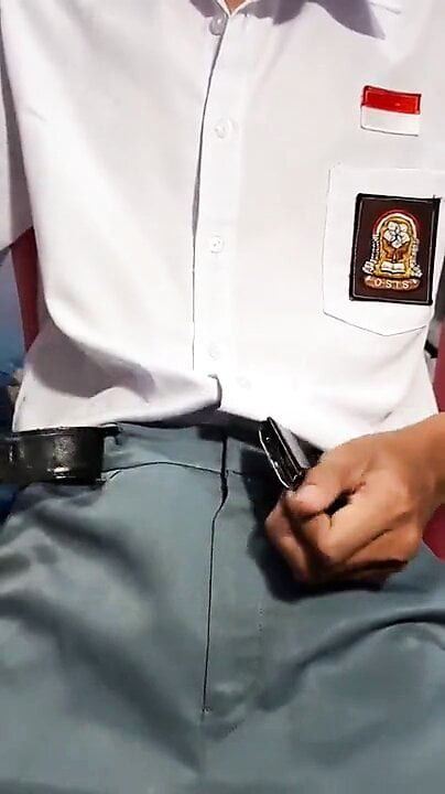 Indonesischer Junge - Handjob nach der Schule