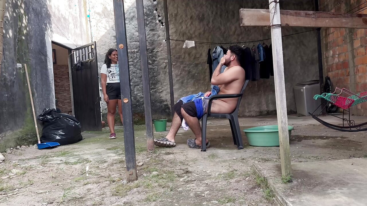 Ich, mein schwager masturbiert auf dem garten und helfe ihm, bevor sein bruder ankommt