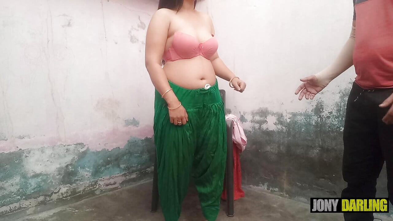 Mammy ko kapde change karte stepson chori chori dekh raha tha, mammy ne khoob danta aur chudayi karwaayi by Jony Darling