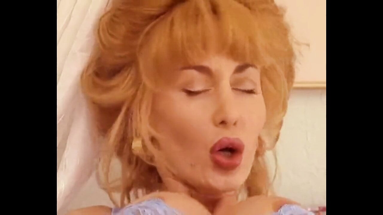Dolly Buster, Arschfick