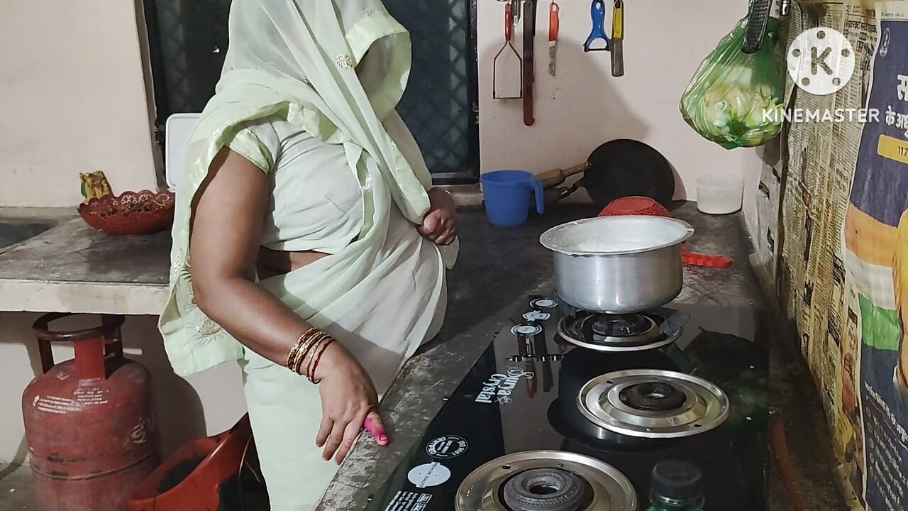 Desi Desi schwiegervater fickte seine schwiegertochter allein zu hause
