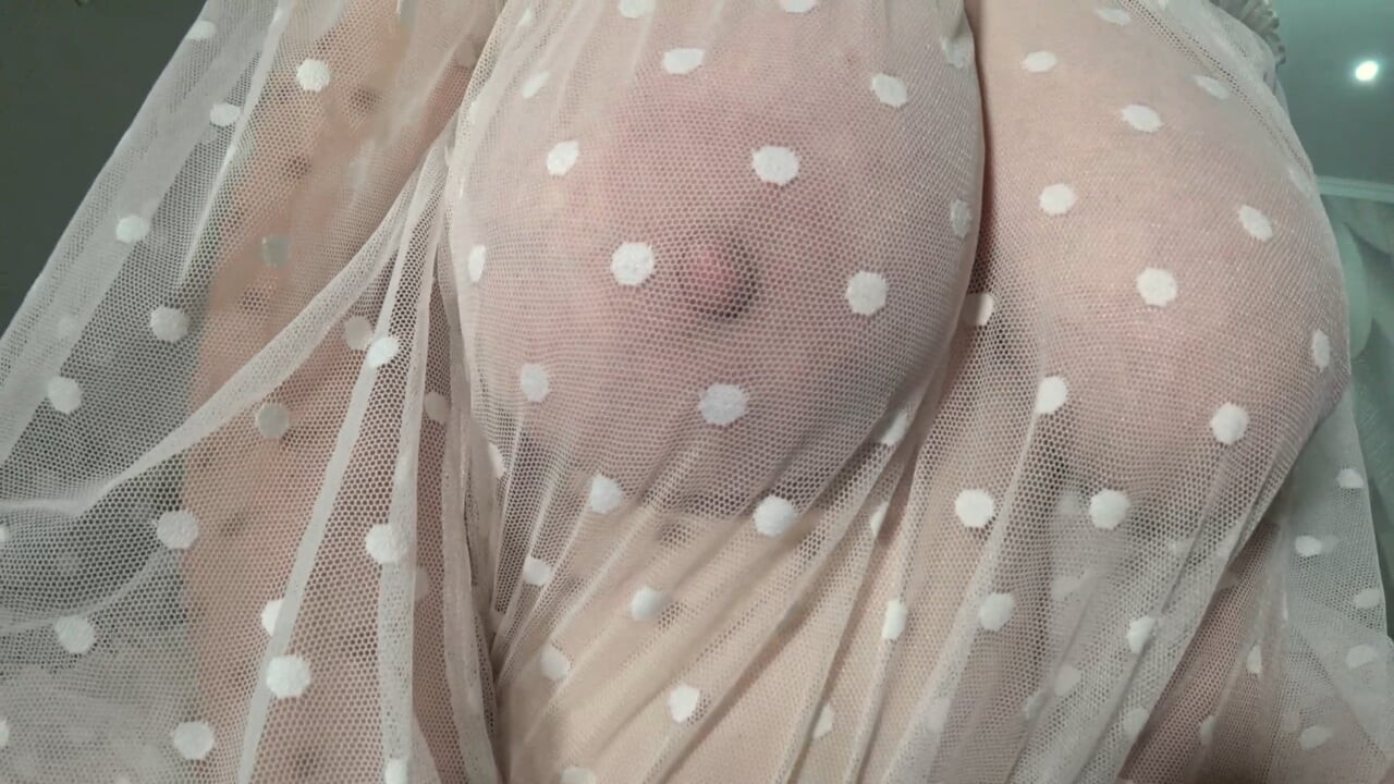 Wunderschöne nahaufnahme von großen möpsen. MILF schlaffe titten.