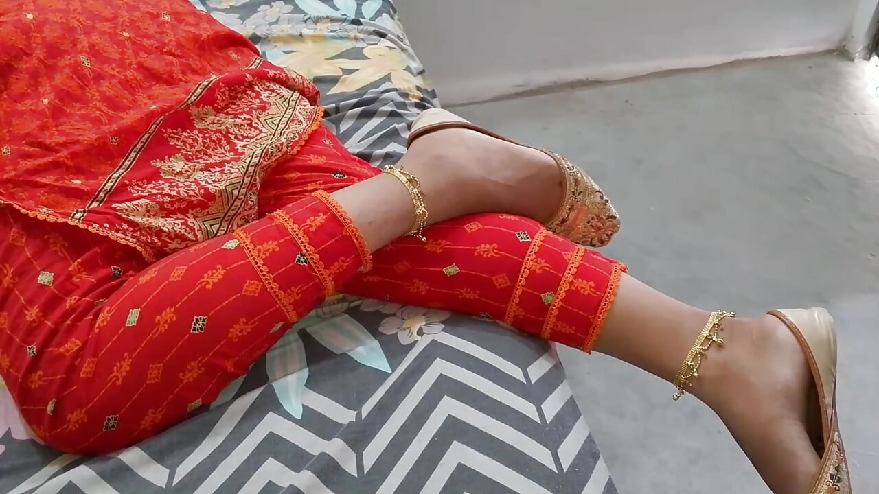 Schöne punjabi-ehefrau wird wütend auf ihren ehemann