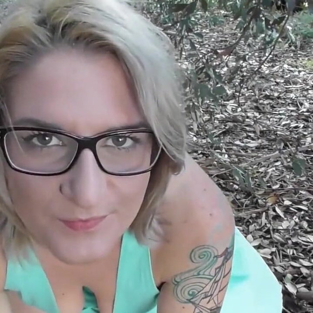 Outdoor-blowjob im sonnenschein
