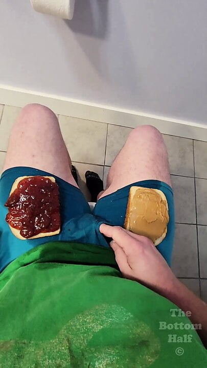 Tutorial: Wie man ein Erdnussbutter- und Gelee-Dick-Sandwich mit spezieller Soße macht
