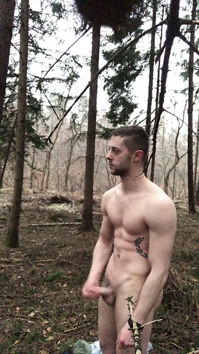 Deutscher junge nackte öffentliche masturbation im wald im regen wichsen kleinen schwanz, großer schwanz, muskel, g string