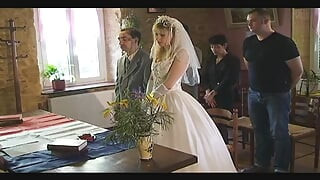 Geile französische patin bekommt am hochzeitstag gangbang