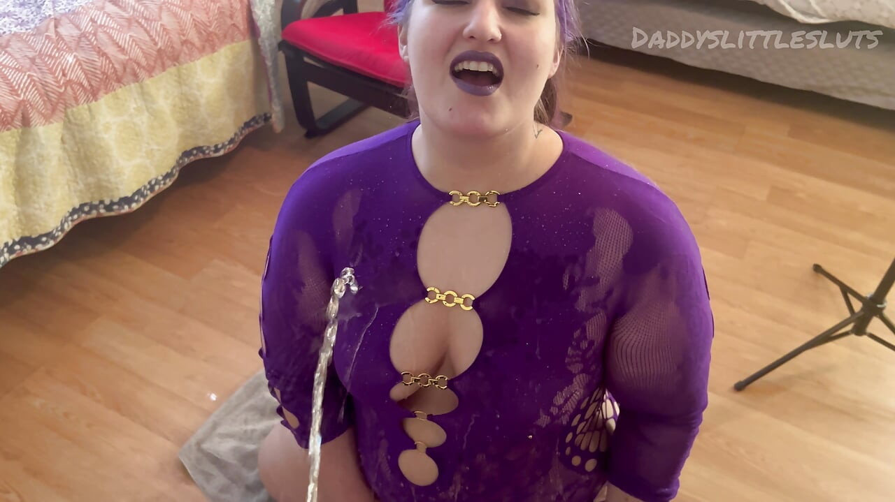 BBW pisst und angepisst!!  Menschliche toilette