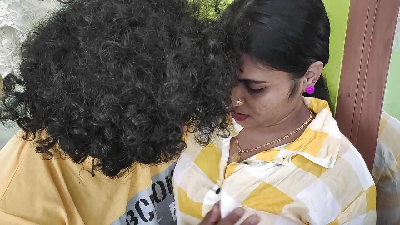 Vaishnavy hemd offen und roter bh zeigen romantik mit Sharun raj, Mallu paar kleid offen romantik, Heiße möpse küssen romantik
