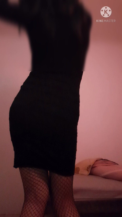 Transvestit tanzt und fühlt sich sexy