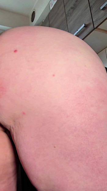 Mächtiger moment aus "Stiefmutter mit einem brutalen arsch nimmt mich zum rande - ich bleibe nicht lang"