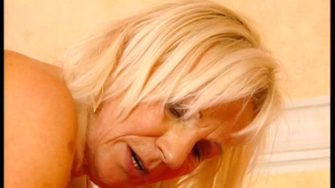 Reife Mutter von jungem Schwanz gefickt