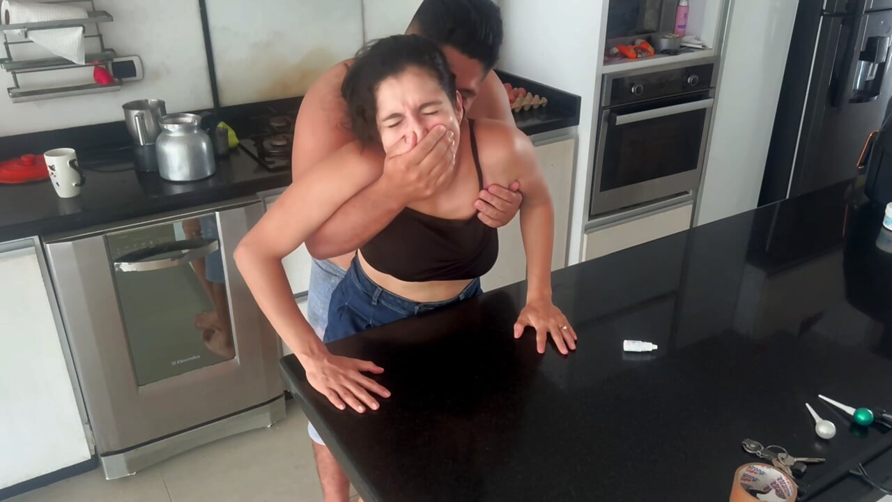 Ich hatte harten sex in der küche mit meiner stiefschwester! Was für ein leckerer arsch sie hat!