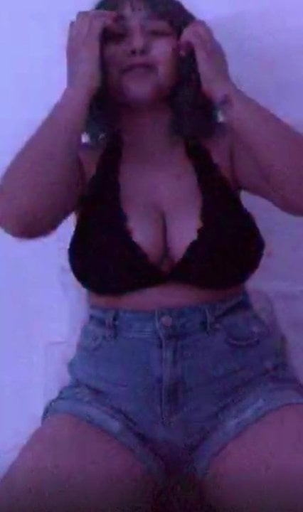 Dicke mexikanische Camgirl mit dicken Titten namens Toyko 4