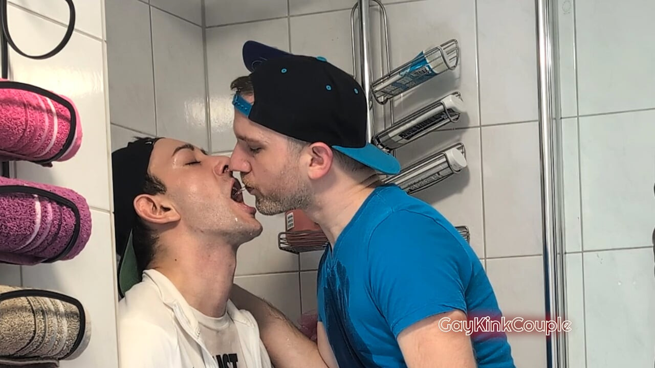 Sportswear Piss Fick in der Dusche