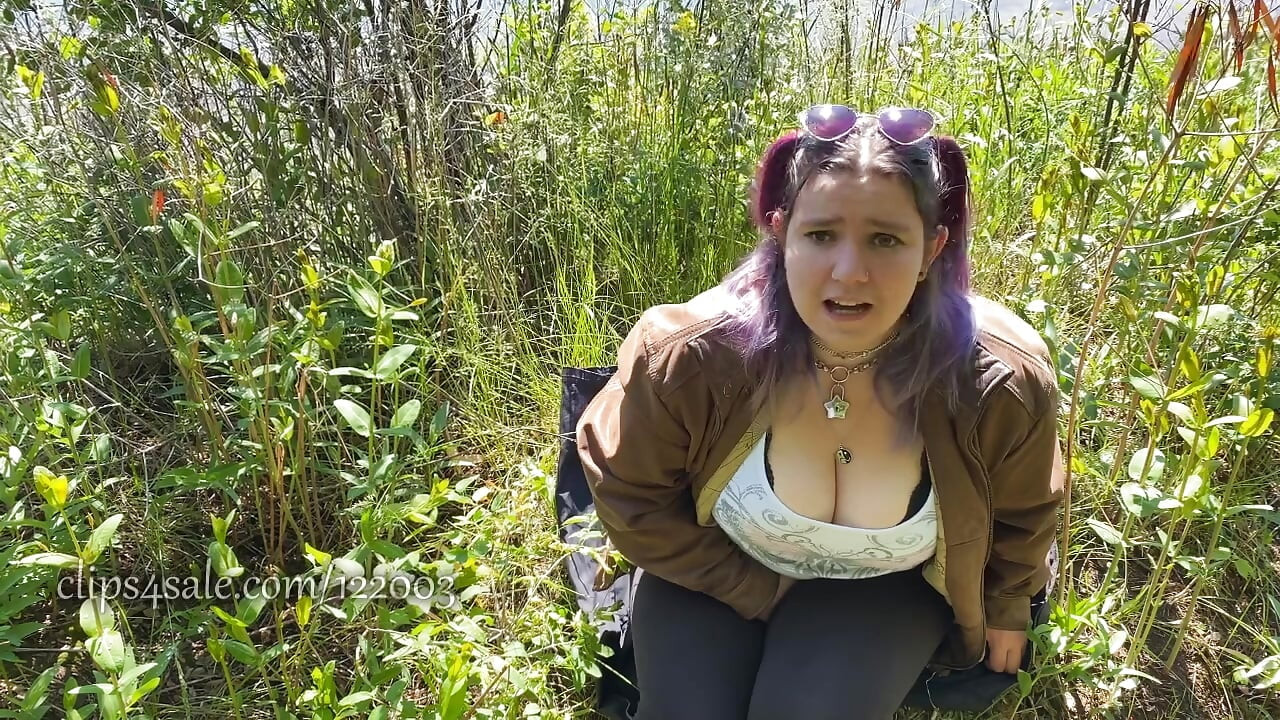 Vibrierendes spitzen-höschen-kit draußen - ein klitoraler orgasmus - bbw-masturbation - schmutzige gesichter