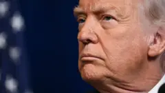 トランプ米大統領の横顔のアップ写真