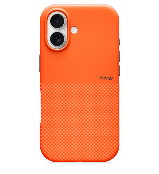 iPhone 17に装着したシエラオレンジのBeats Rugged Caseの背面。ケースの中央右側にダークグレイの小さな文字でBeatsのロゴが配置されている。サイドボタンはBeatsのロゴと同じカラー。マットな仕上げ。背面の下半分は頑丈なポリマー製