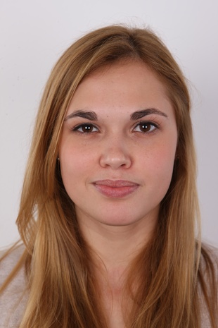 1. Download full pics of model Kristyna (19) from czechcasting.com