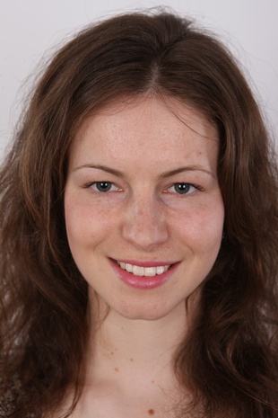 1. Download full pics of model Sarka (21) from czechcasting.com