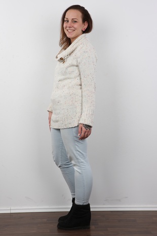 1. Download full pics of model Jana (24) from czechcasting.com