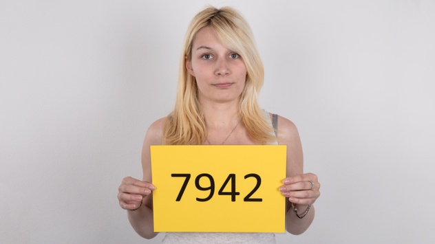 Michaela (22)