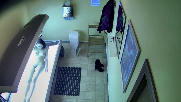 Czech Solarium: University Student’s Sensational Show